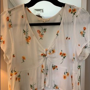 White flower flower top, size medium